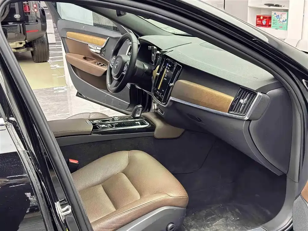 Volvo S90 PHEV 2021 из CN, фото 10