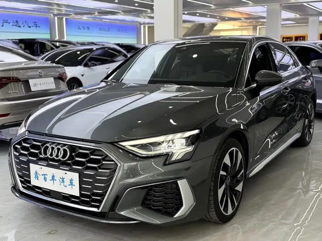 Audi A3 — фото 1