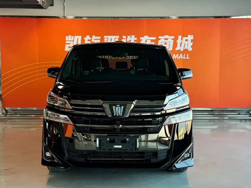Toyota Vellfire — фото 1