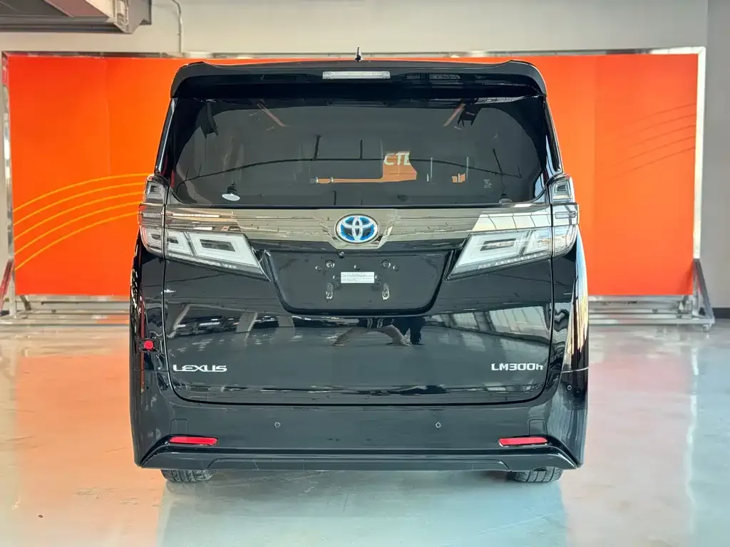 Toyota Vellfire — фото 3