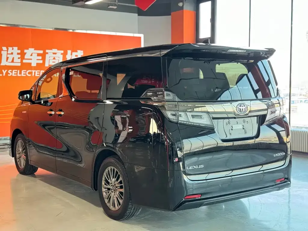 Toyota Vellfire — фото 10