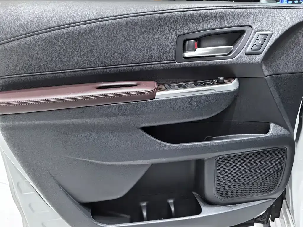 Toyota Granvia 2024 из CN, фото 10
