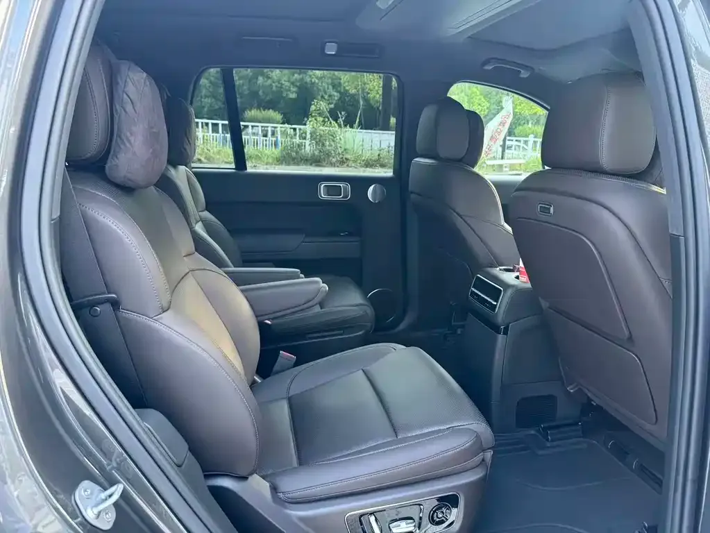 Li Auto L9 — фото 4