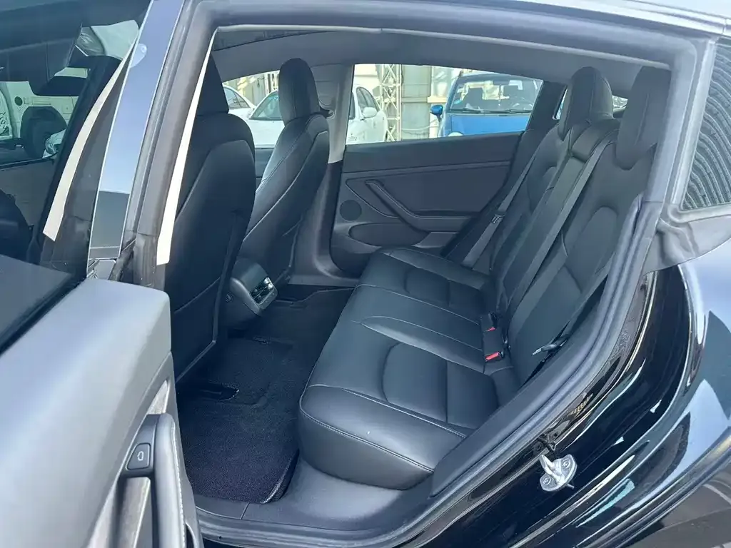 Tesla Model 3 — фото 2