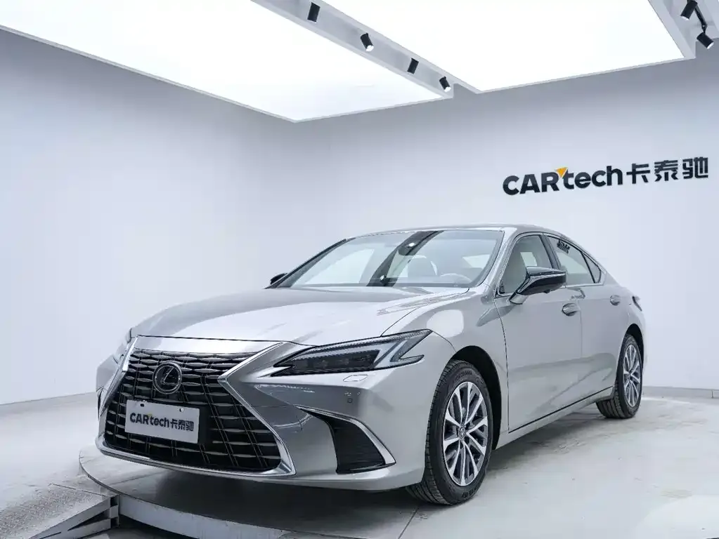 Lexus ES — фото 1
