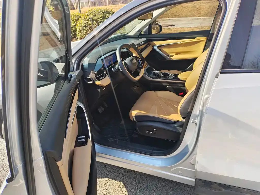 Geely Boyue L 2023 из CN, фото 2
