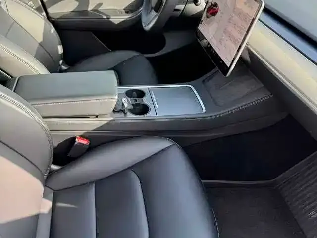 Tesla Model Y — фото 5