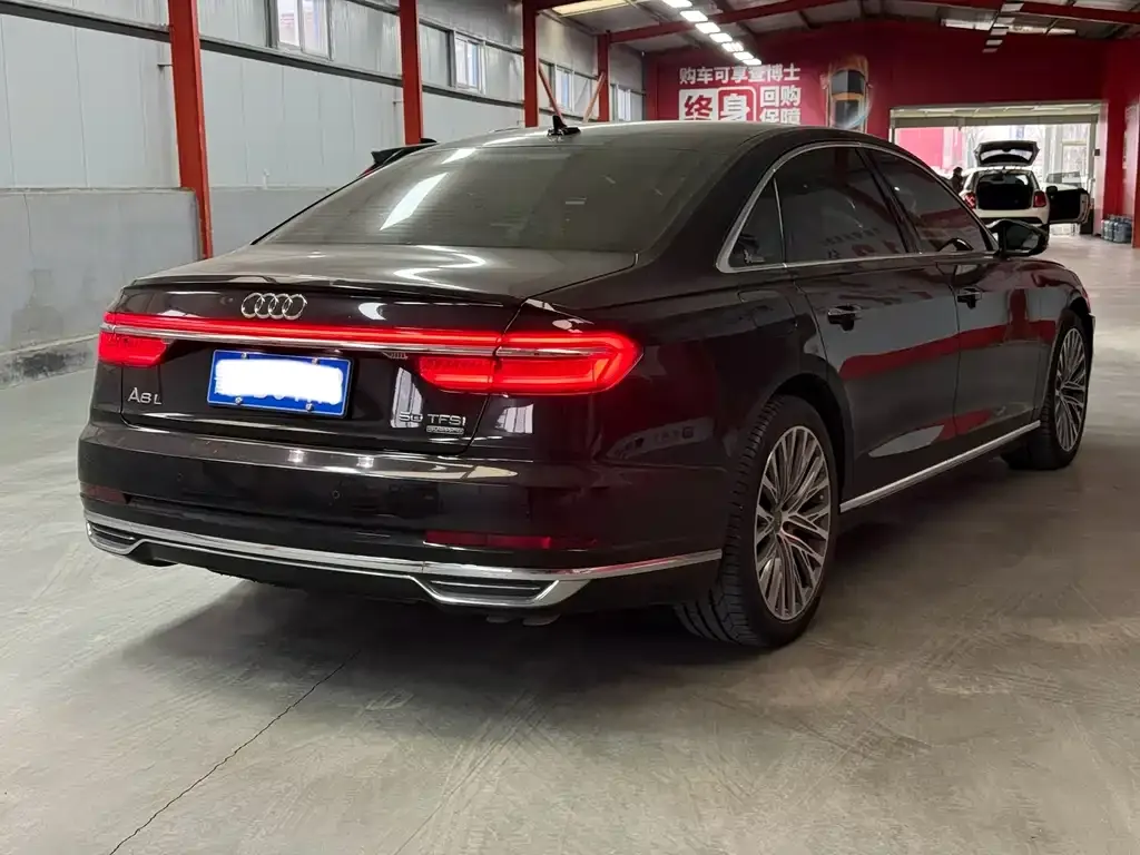 Audi A8 — фото 7