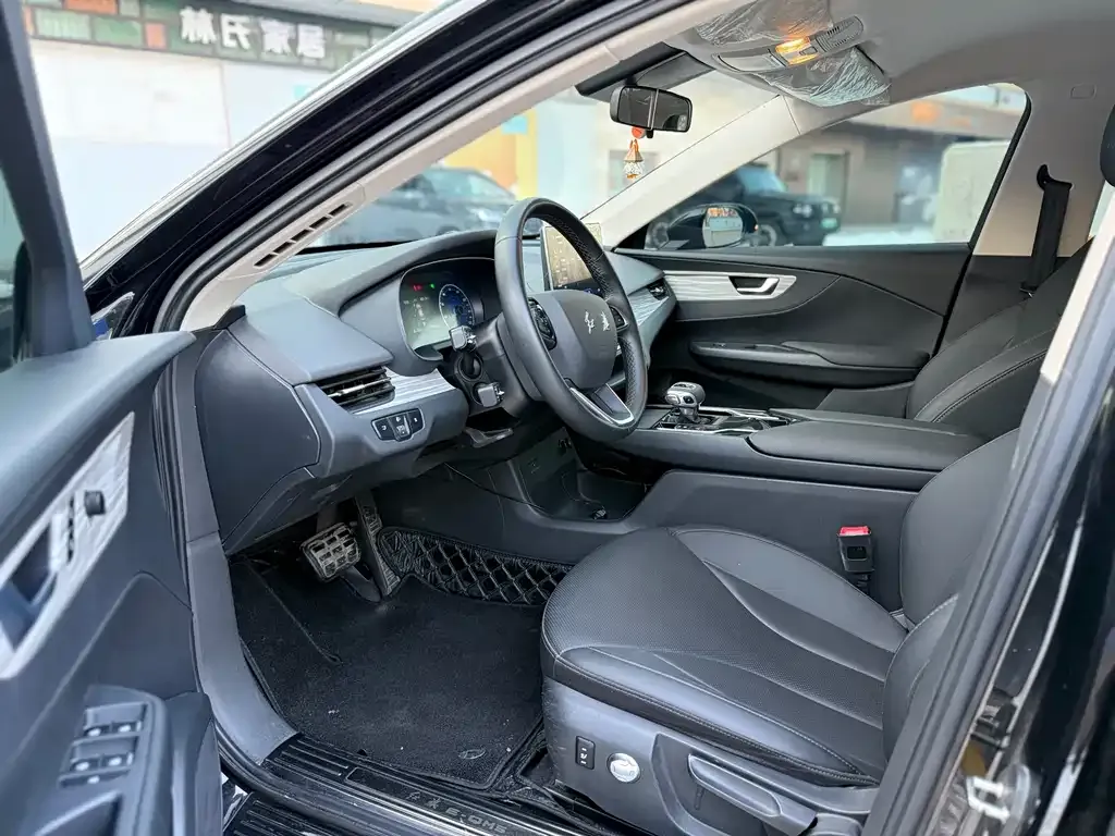 Hongqi E-QM5 — фото 2