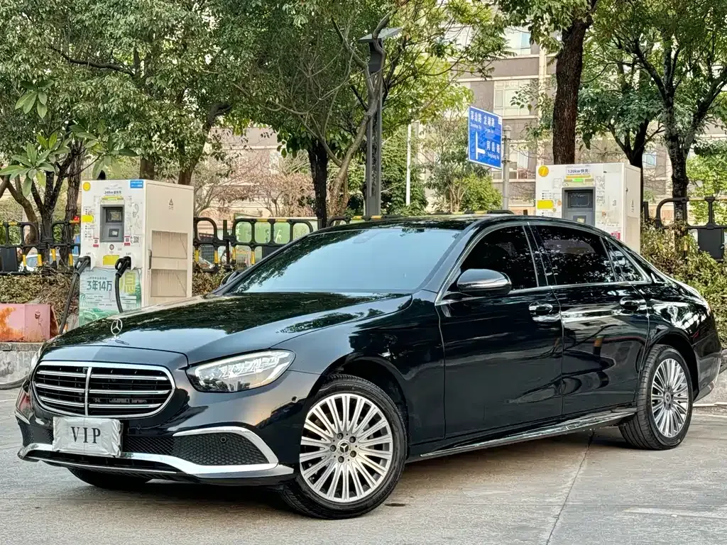 Mercedes-Benz E-Class — фото 1
