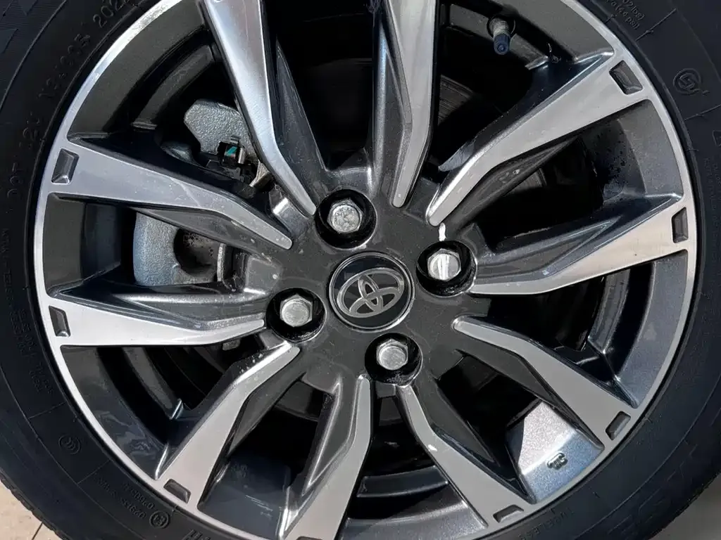 Toyota Yaris L — фото 3