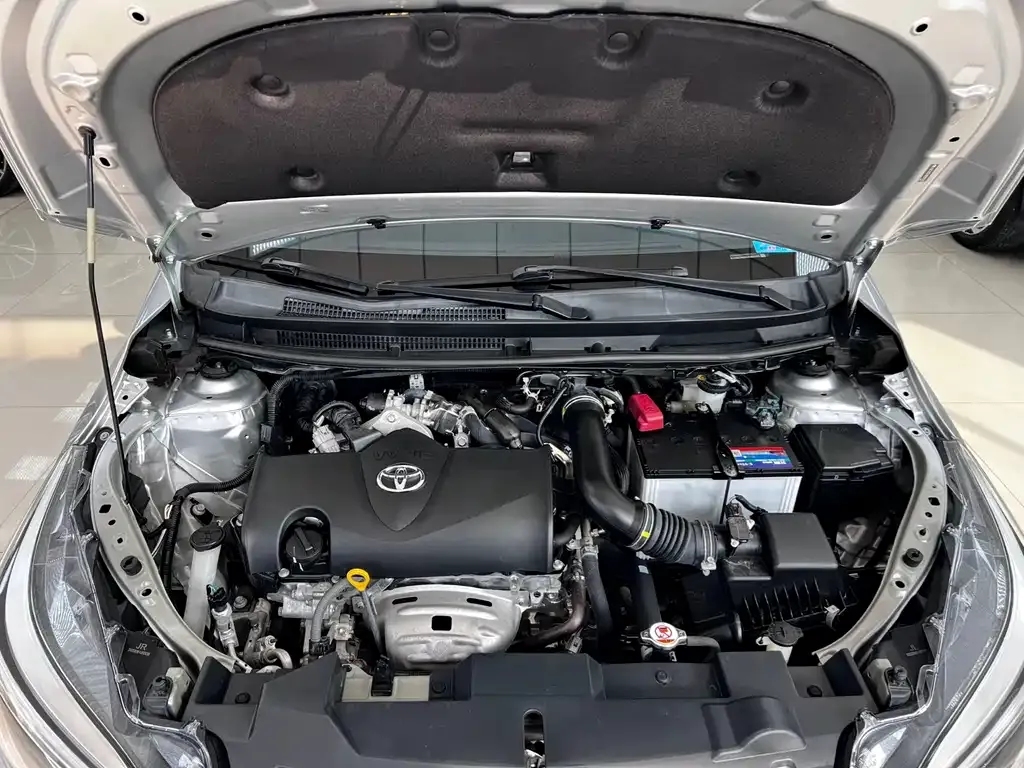 Toyota Yaris L — фото 9