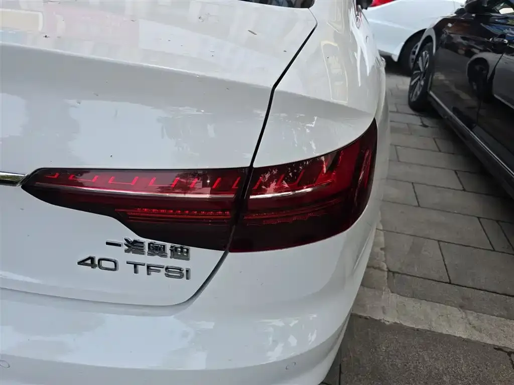 Audi A4L 2021 из CN, фото 2