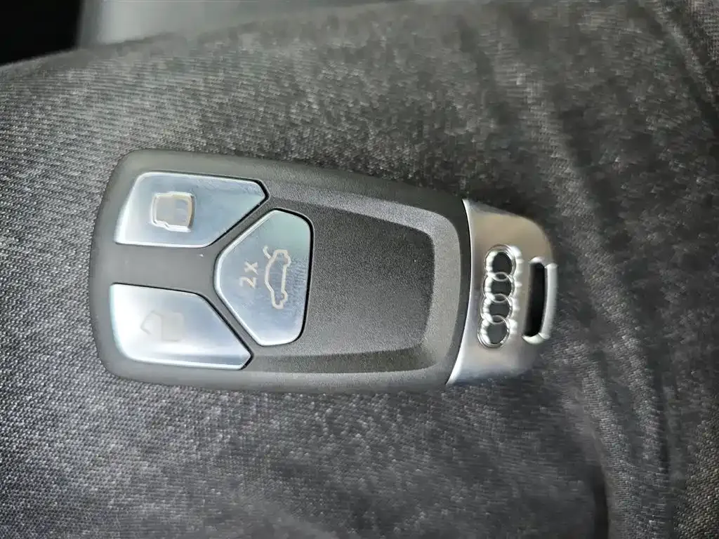 Audi A4L 2021 из CN, фото 4