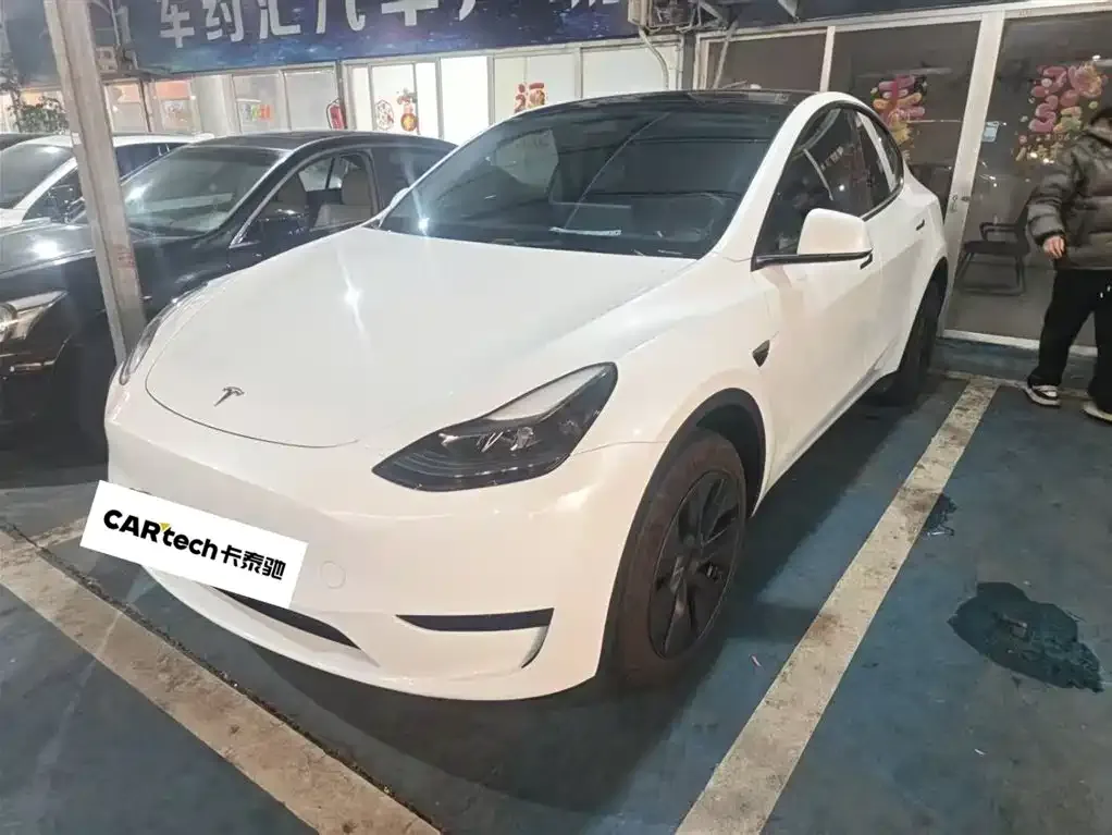 Tesla Model Y — фото 1