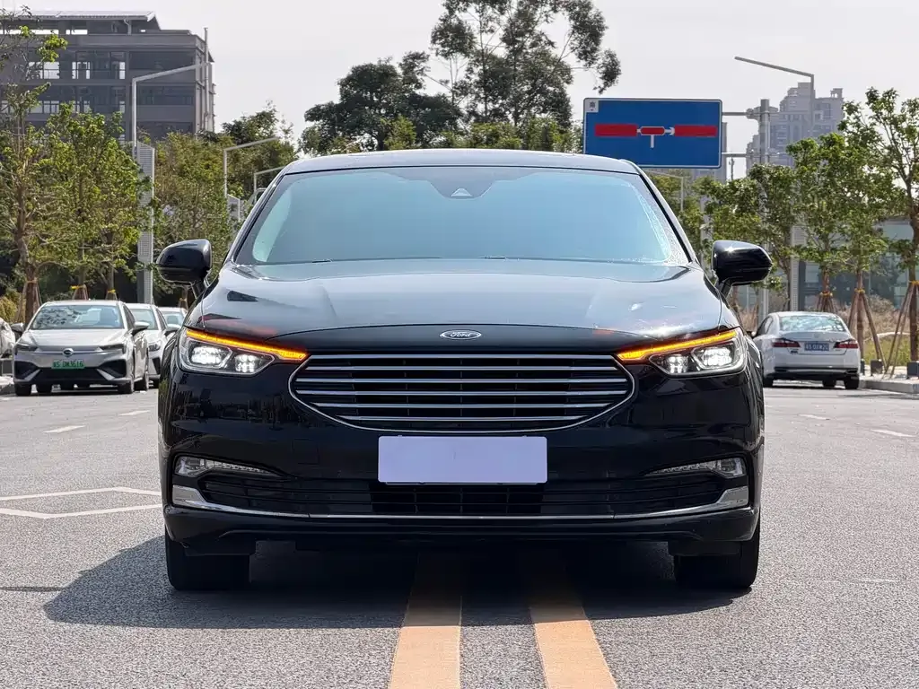 Ford Taurus 2022 из CN, фото 8
