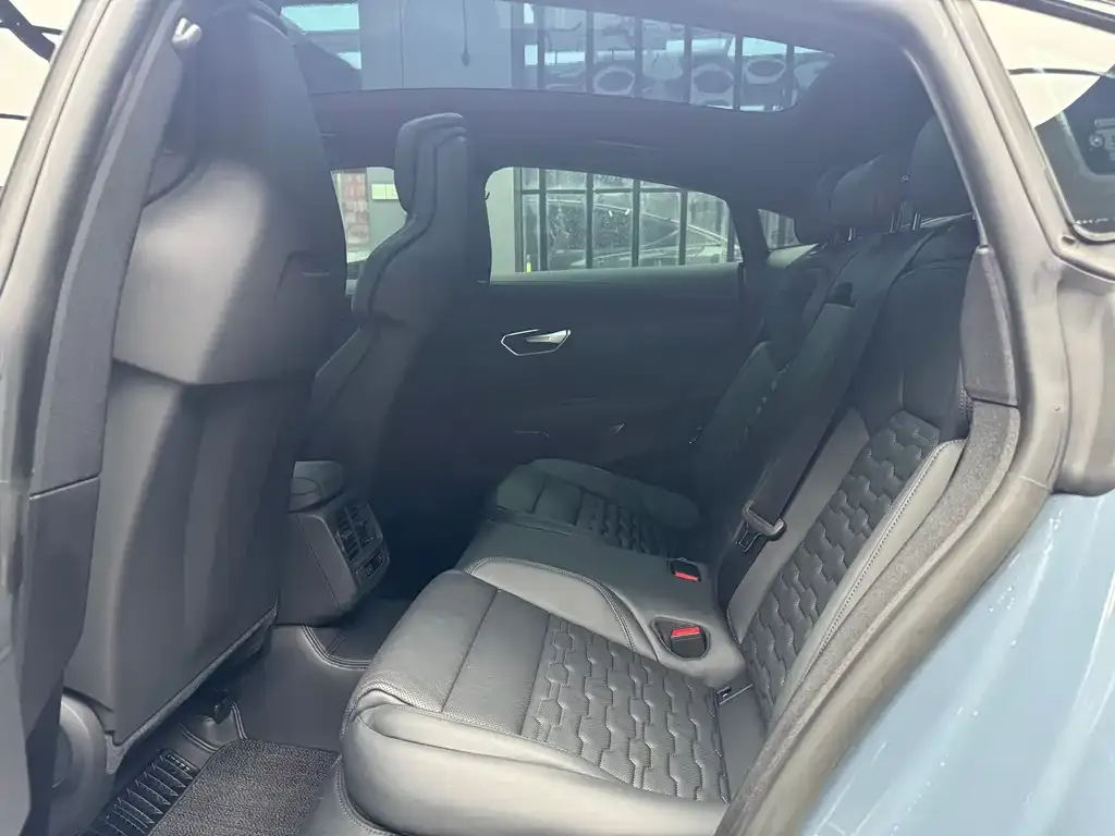 Audi e-tron GT 2024 из CN, фото 7