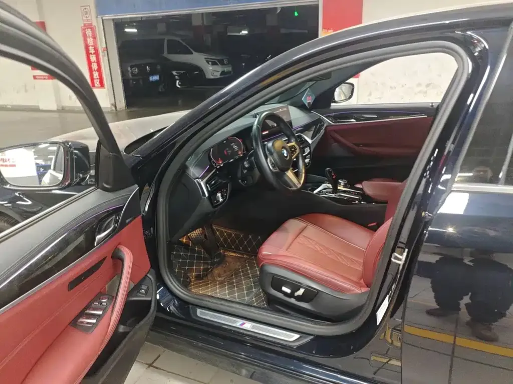 BMW 5 Series 2022 из CN, фото 4