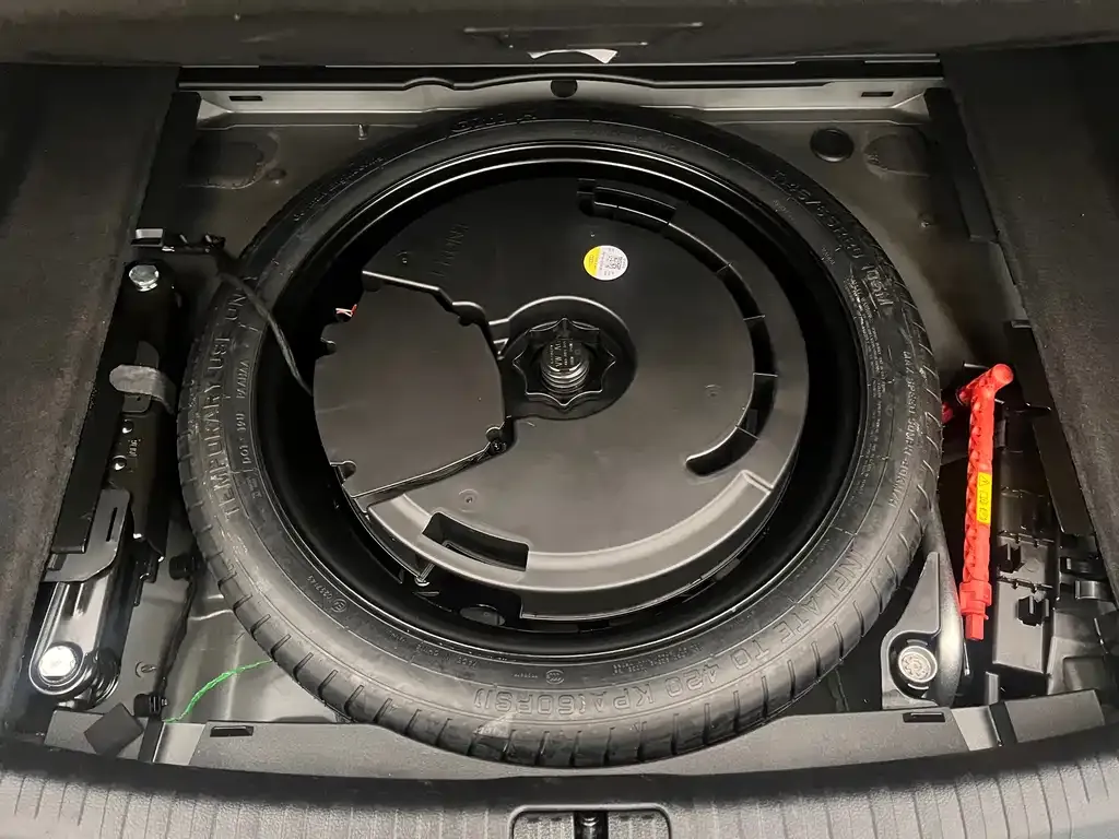 Audi A6L 2024 из CN, фото 2