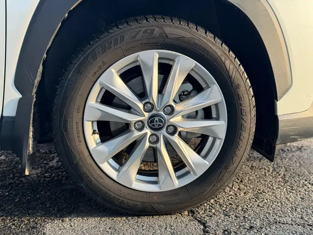 Toyota Corolla Cross — фото 8