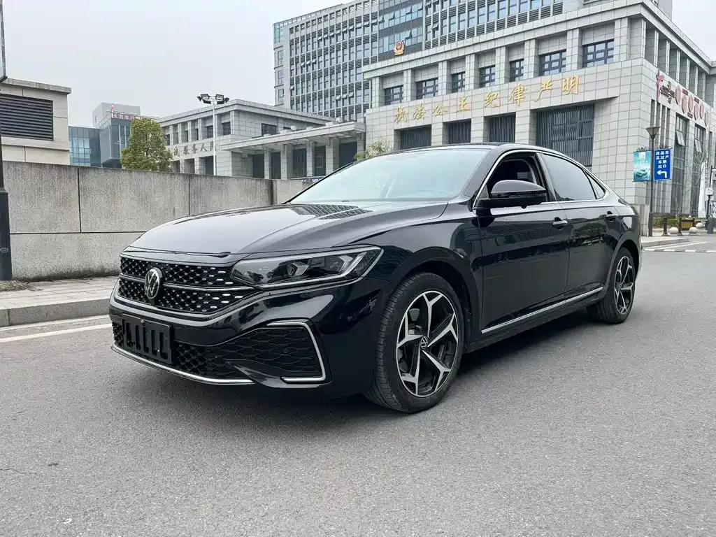 Volkswagen Passat 2023 из CN, фото 1