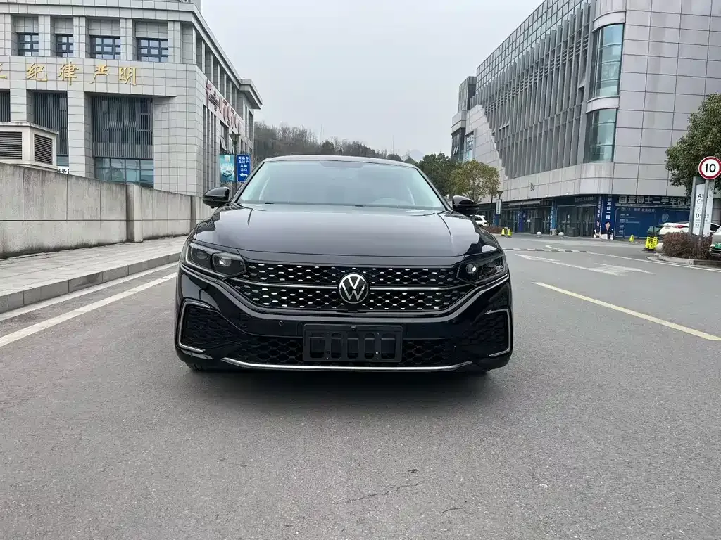 Volkswagen Passat 2023 из CN, фото 4