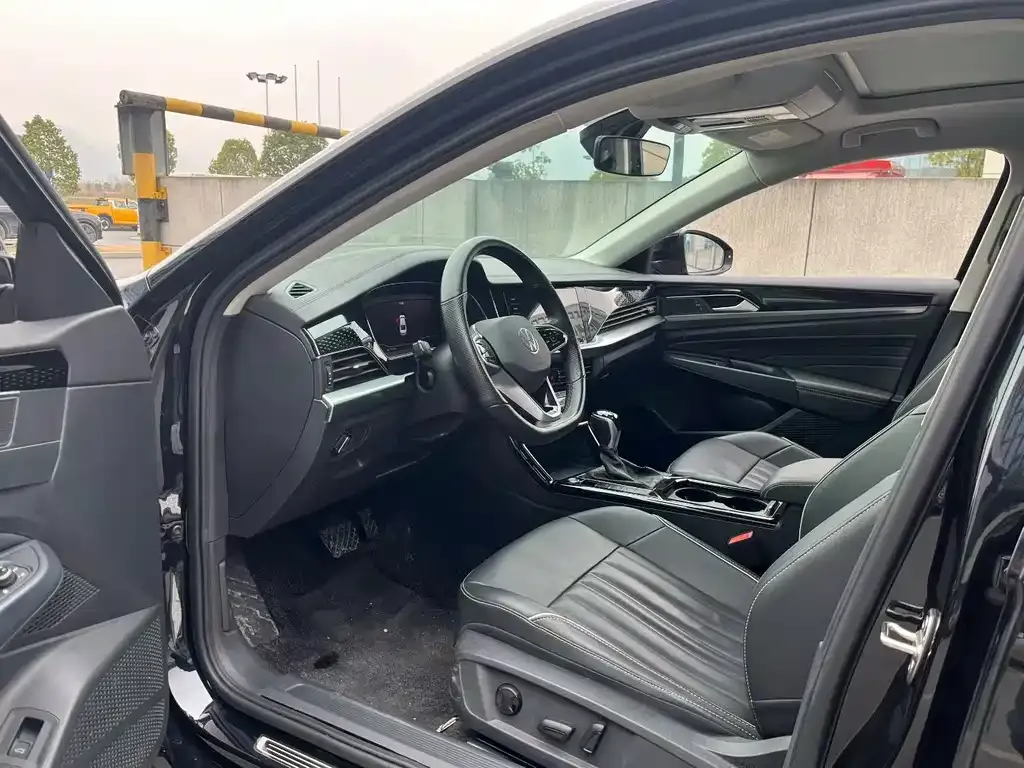 Volkswagen Passat 2023 из CN, фото 8