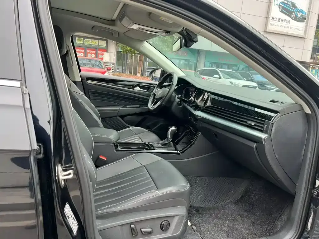Volkswagen Passat 2023 из CN, фото 5