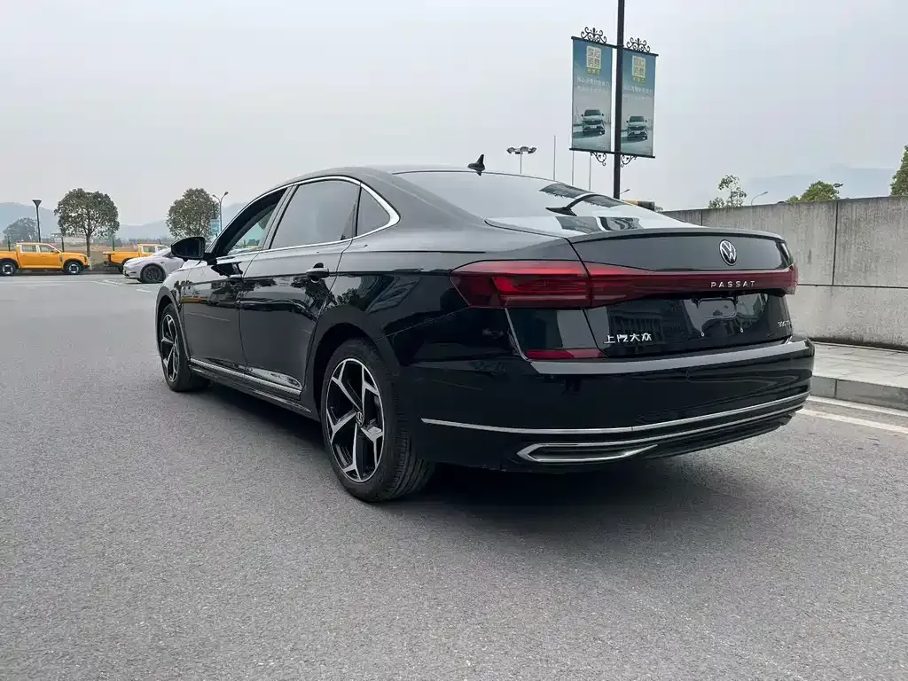 Volkswagen Passat 2023 из CN, фото 9