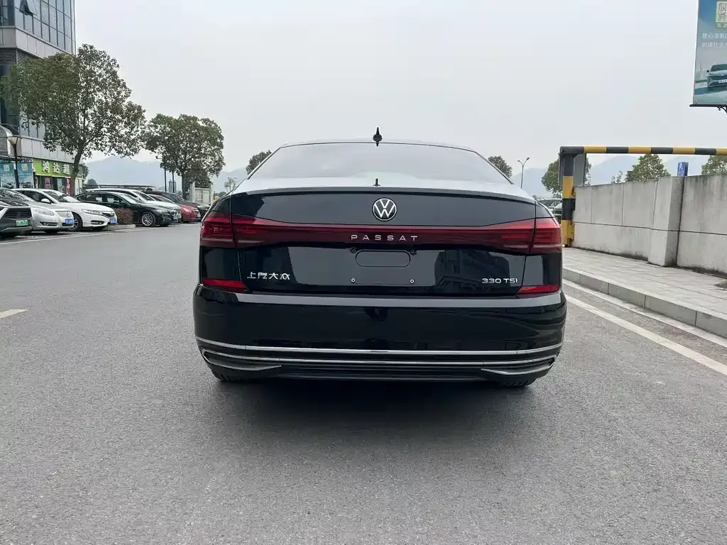 Volkswagen Passat 2023 из CN, фото 3