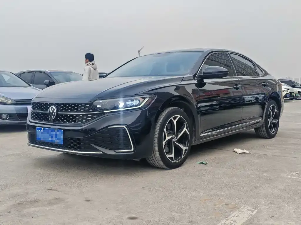 Volkswagen Passat 2023 из CN, фото 1