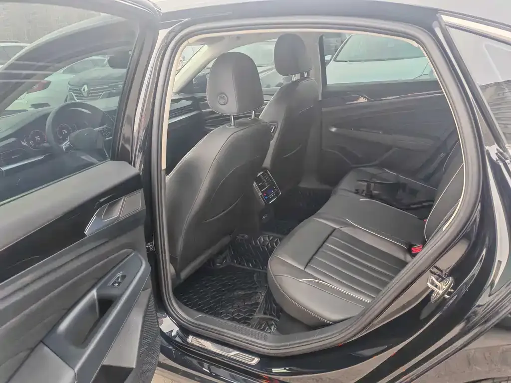 Volkswagen Passat 2023 из CN, фото 5
