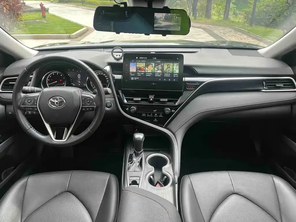 Toyota Camry 2023 из CN, фото 2