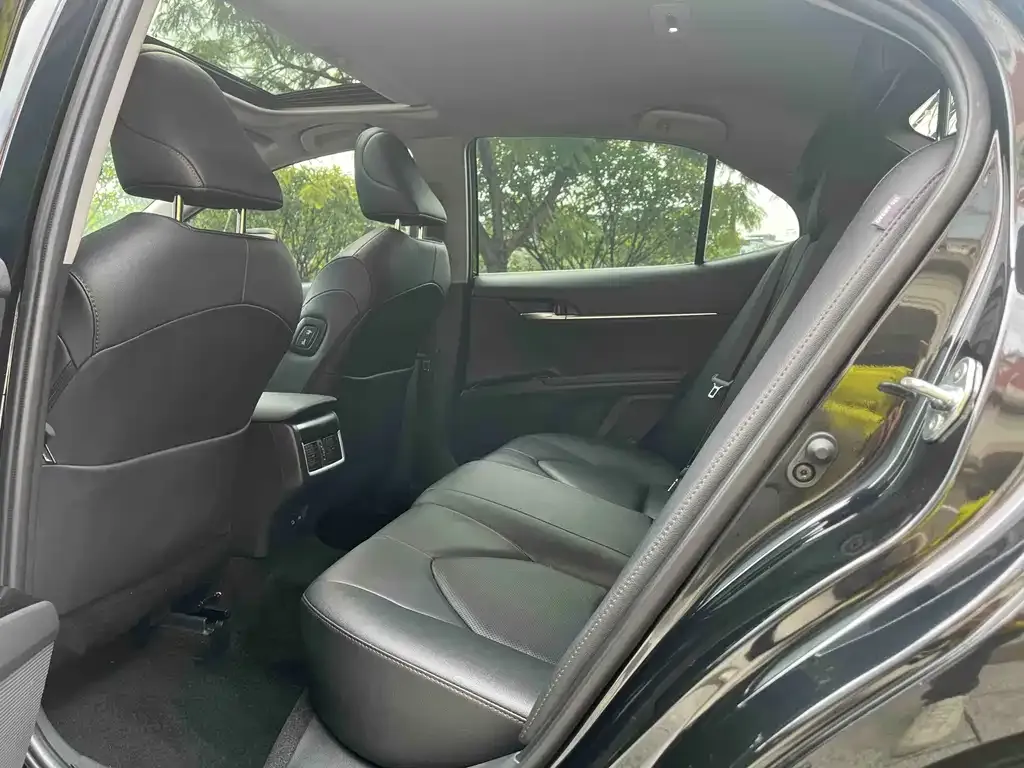 Toyota Camry 2023 из CN, фото 4