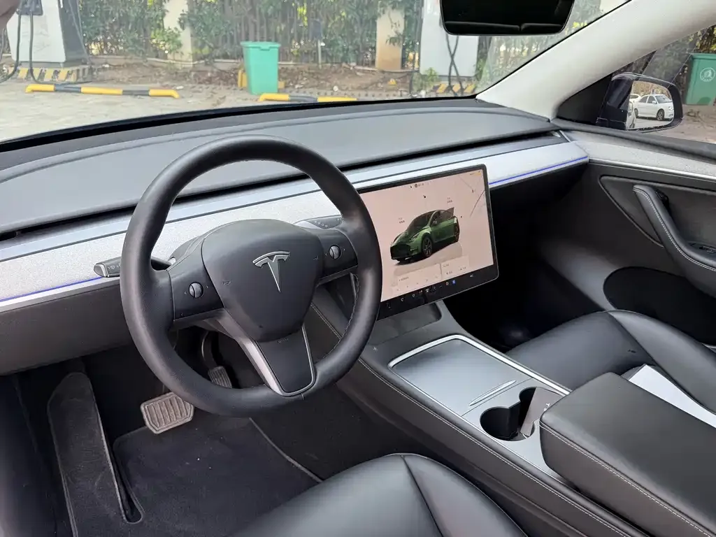 Tesla Model Y — фото 6