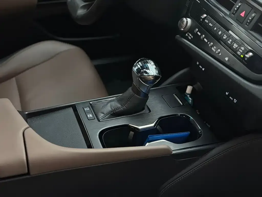 Lexus ES 2023 из CN, фото 2