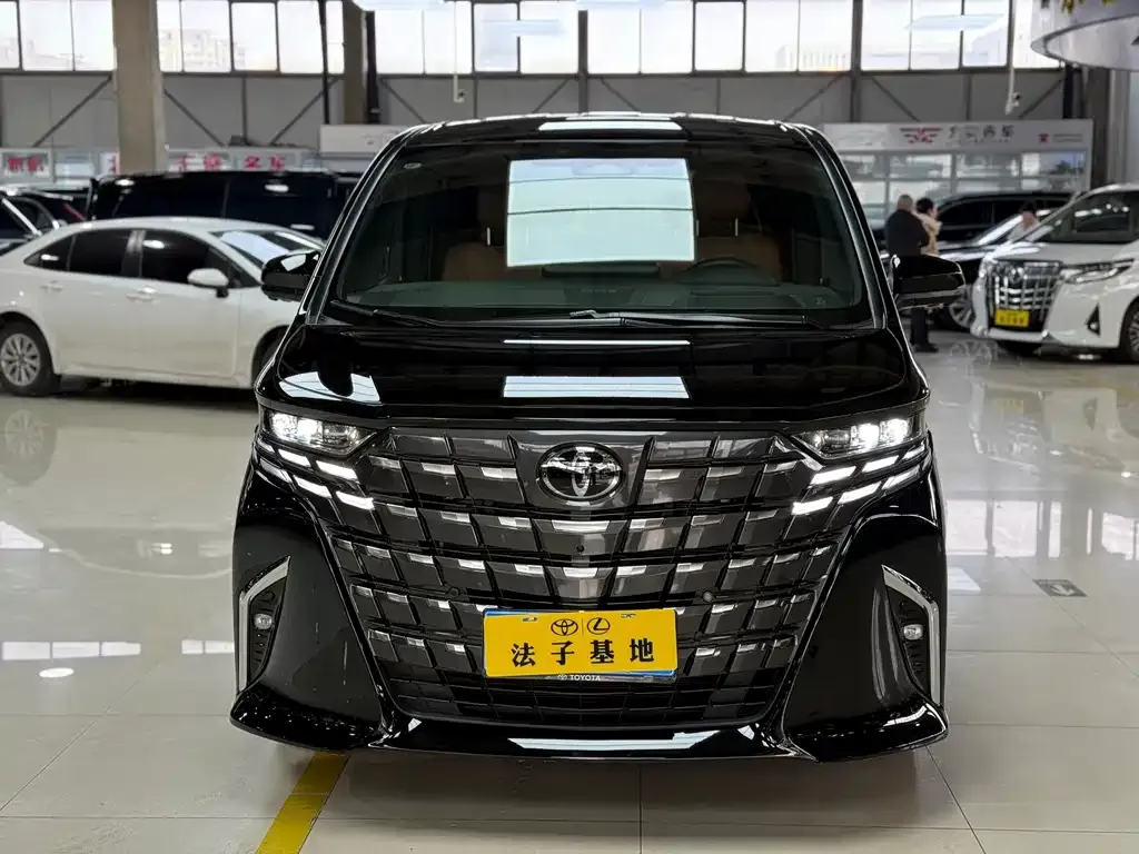 Toyota Alphard — фото 3