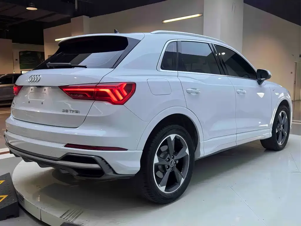 Audi Q3 — фото 10