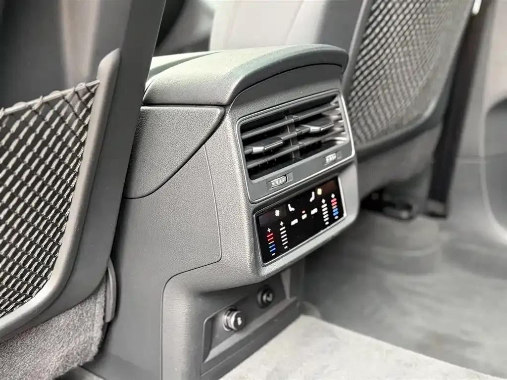 Audi Q7 2021 из CN, фото 6