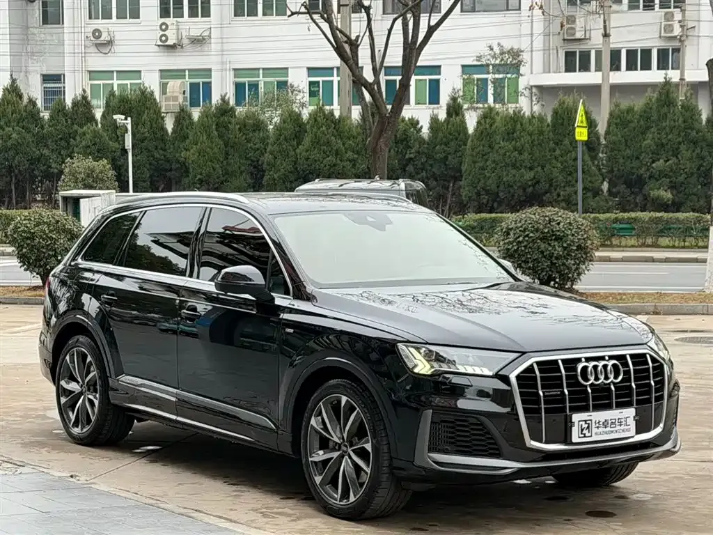 Audi Q7 2021 из CN, фото 10