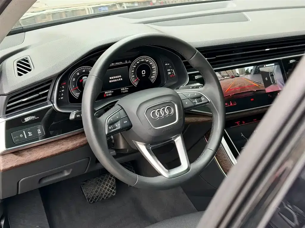 Audi Q7 2021 из CN, фото 4