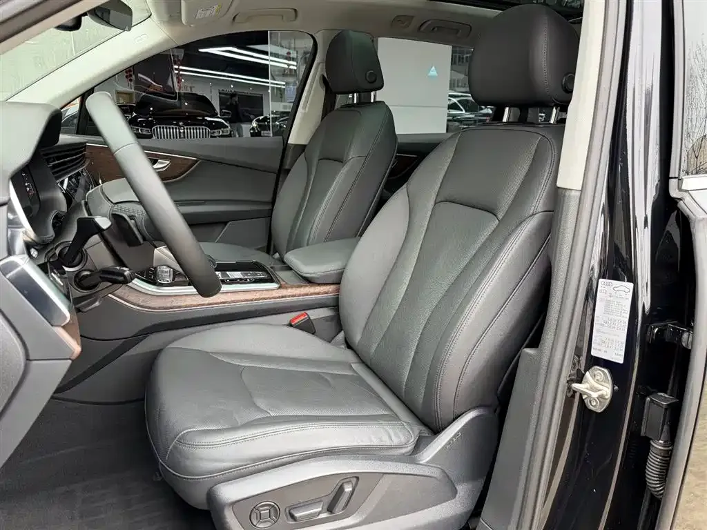 Audi Q7 2021 из CN, фото 9