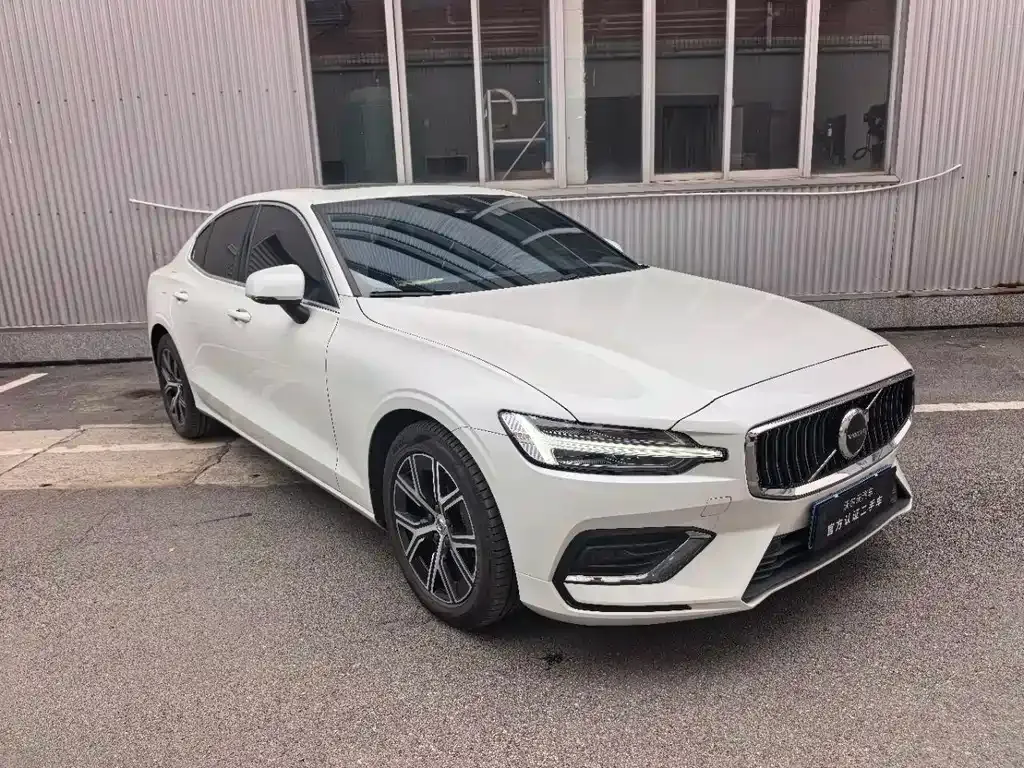 Volvo S60 — фото 10