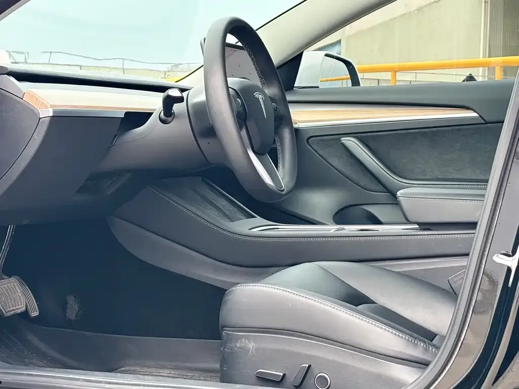 Tesla Model 3 — фото 5