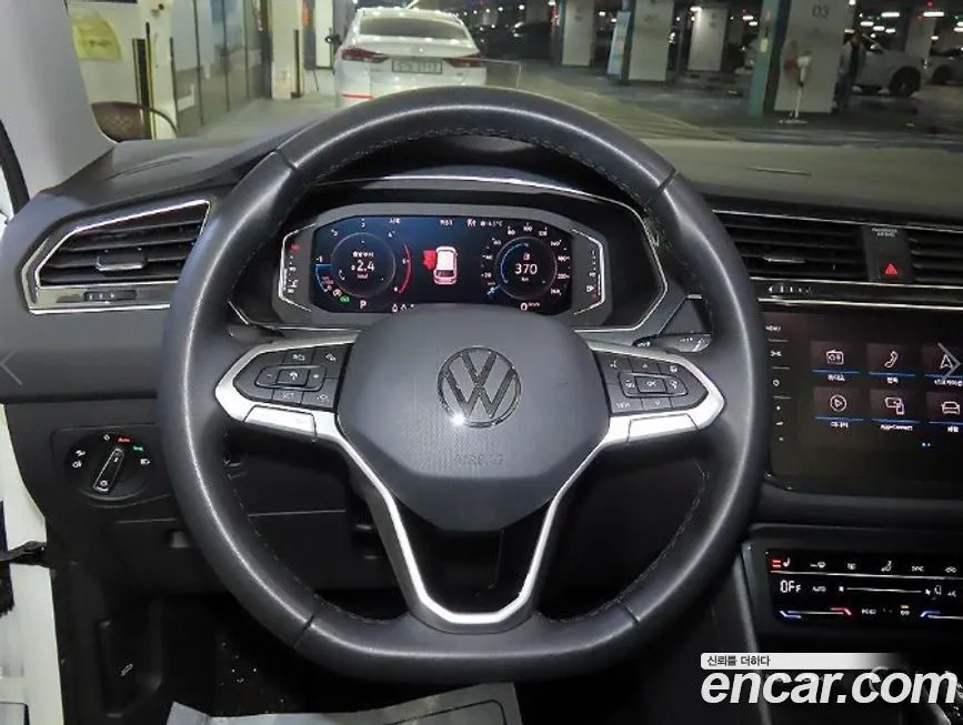 Volkswagen Tiguan — фото 6