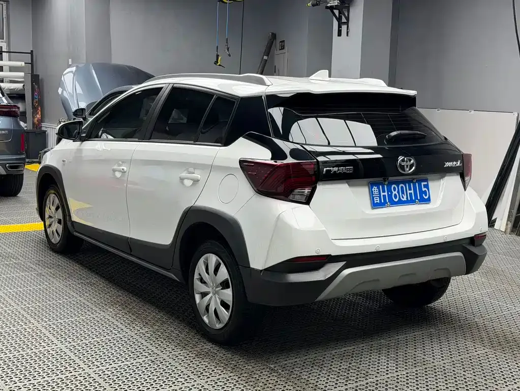Toyota Yaris L — фото 8