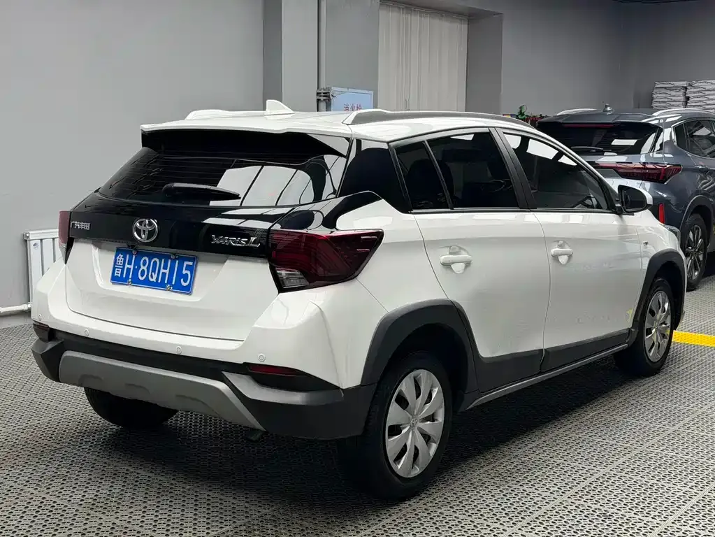 Toyota Yaris L — фото 6