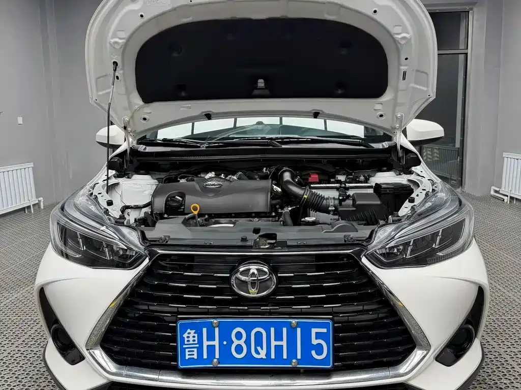 Toyota Yaris L — фото 4