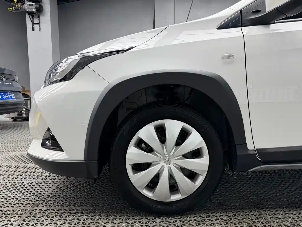 Toyota Yaris L — фото 3