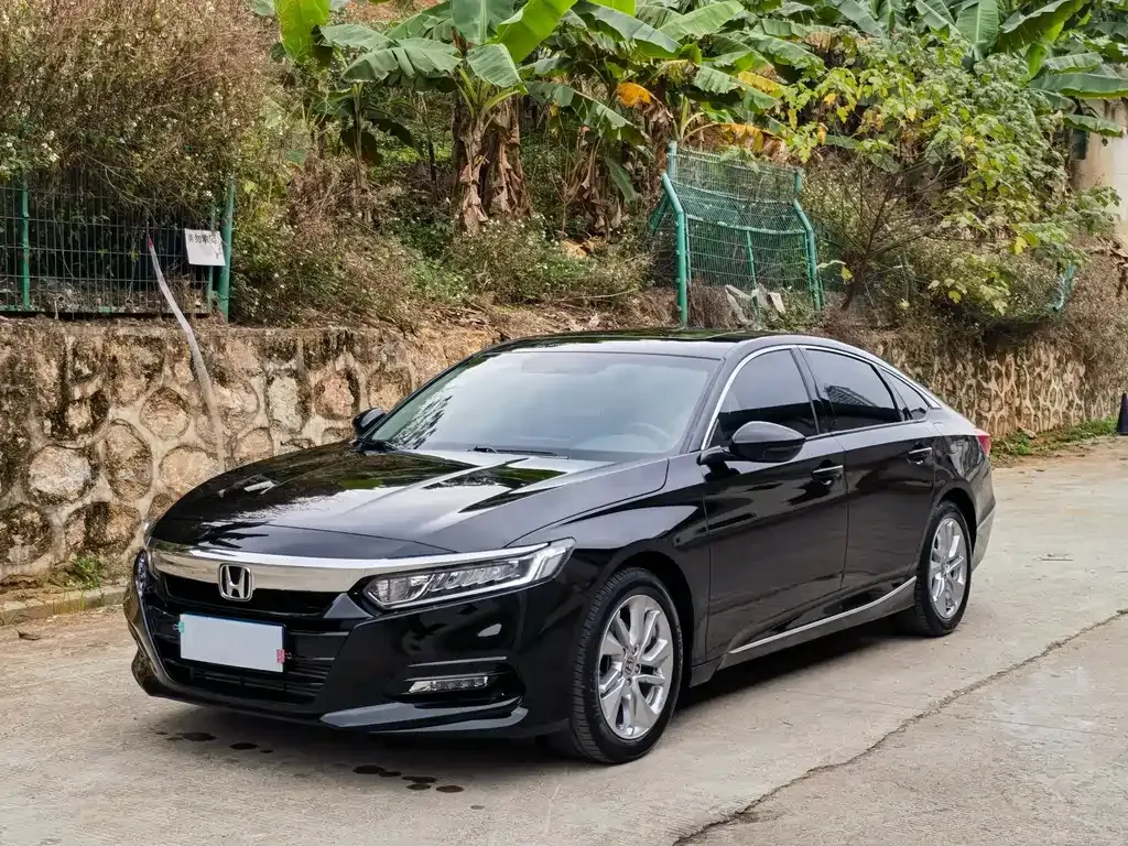 Honda Accord — фото 1